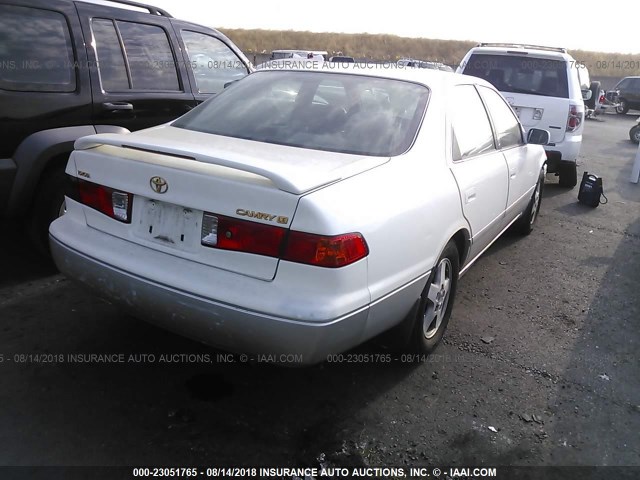 JT2BG22K610565829 - 2001 TOYOTA CAMRY CE/LE/XLE WHITE photo 4