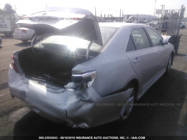 4T1BF1FK9DU260817 - 2013 TOYOTA CAMRY L/SE/LE/XLE ვერცხლისფერი ფოტო 4