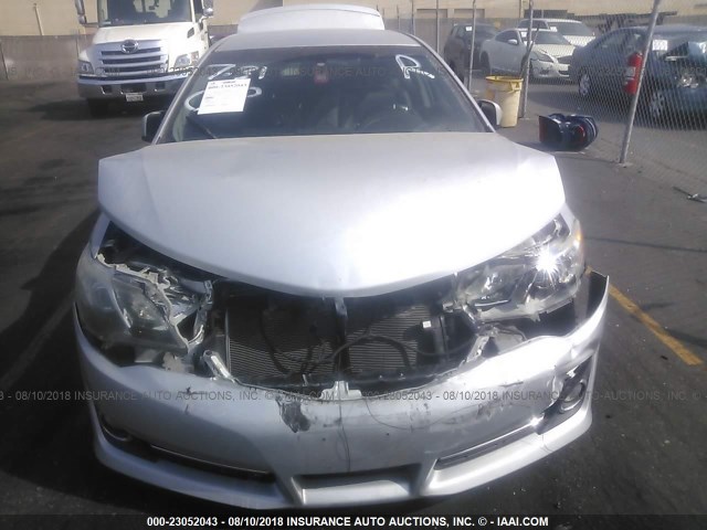 4T1BF1FK9DU260817 - 2013 TOYOTA CAMRY L/SE/LE/XLE ვერცხლისფერი ფოტო 6