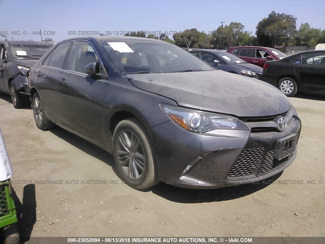 4T1BF1FK3FU078968 - 2015 TOYOTA CAMRY LE/XLE/SE/XSE GRAY photo 1