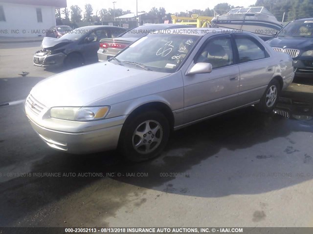 4T1BG22KXWU321653 - 1998 TOYOTA CAMRY CE/LE/XLE 金色 照片 2