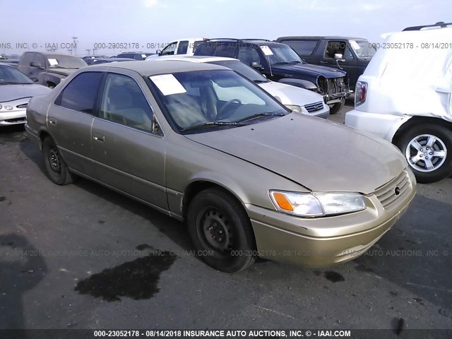 JT2BG22K7V0063899 - 1997 TOYOTA CAMRY LE/XLE 金色 照片 1