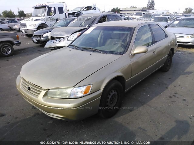 JT2BG22K7V0063899 - 1997 TOYOTA CAMRY LE/XLE 金色 照片 2