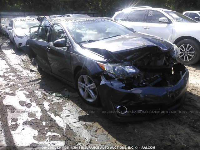 4T1BF1FK3EU372689 - 2014 TOYOTA CAMRY L/SE/LE/XLE ნაცრისფერი ფოტო 1