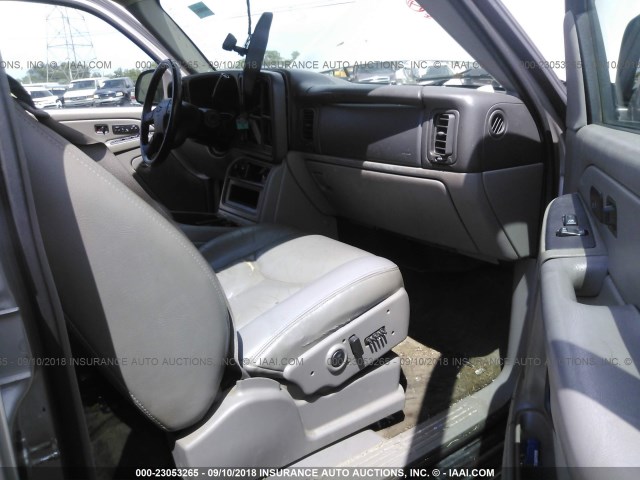 3GNEC16Z65G153288 - 2005 CHEVROLET SUBURBAN C1500 TAN photo 5