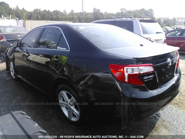 4T1BF1FK8EU768679 - 2014 TOYOTA CAMRY L/SE/LE/XLE Qara foto 3