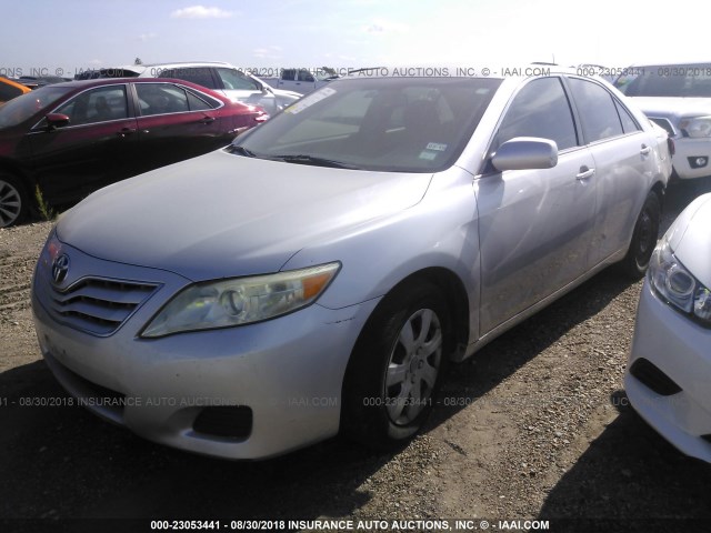 4T1BF3EK7BU193595 - 2011 TOYOTA CAMRY SE/LE/XLE ვერცხლისფერი ფოტო 2