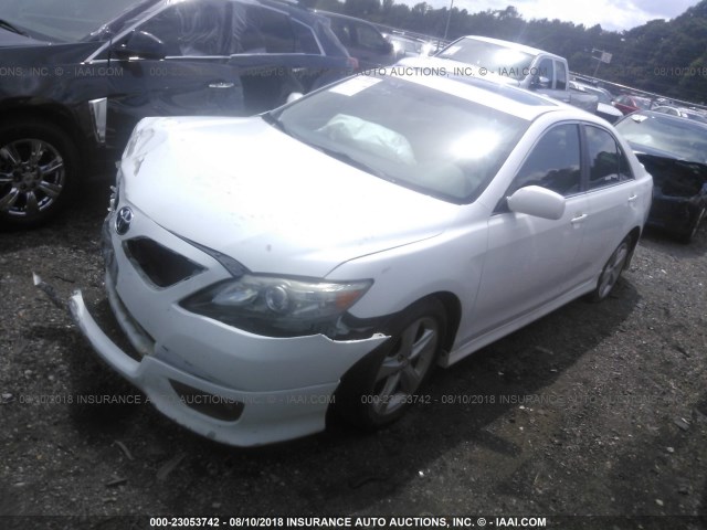 4T1BF3EK8BU657364 - 2011 TOYOTA CAMRY SE/LE/XLE 白色 照片 2