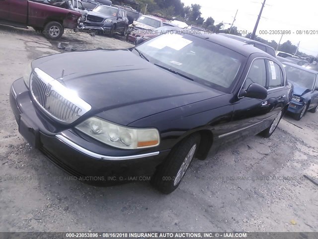 1LNHM81W54Y619320 - 2004 LINCOLN TOWN CAR EXECUTIVE/SIGNATURE შავი ფოტო 2