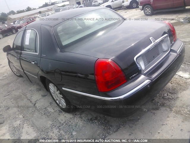 1LNHM81W54Y619320 - 2004 LINCOLN TOWN CAR EXECUTIVE/SIGNATURE შავი ფოტო 3