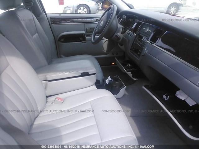 1LNHM81W54Y619320 - 2004 LINCOLN TOWN CAR EXECUTIVE/SIGNATURE შავი ფოტო 5