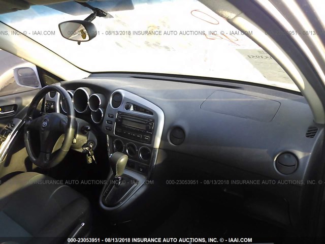 2T1KR32E26C580309 - 2006 TOYOTA COROLLA MATRIX XR GRAY photo 5