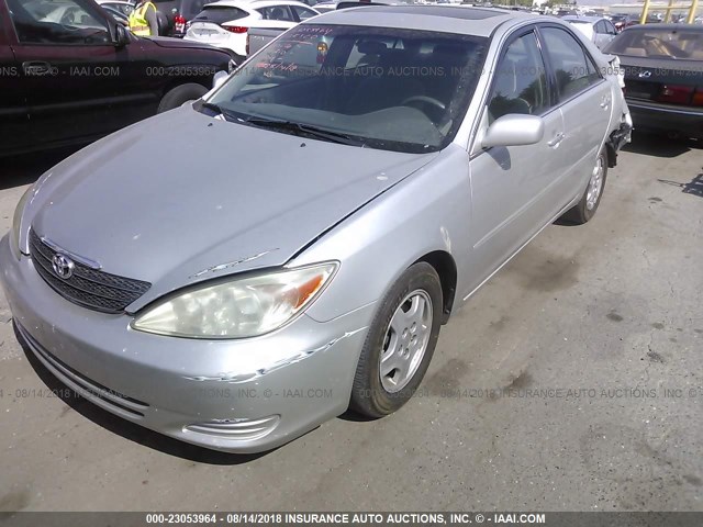4T1BF30K53U562396 - 2003 TOYOTA CAMRY LE/XLE/SE Gümüş foto 2