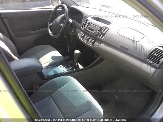 4T1BF30K53U562396 - 2003 TOYOTA CAMRY LE/XLE/SE Gümüş foto 5