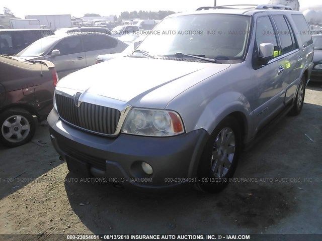 5LMFU27R34LJ07524 - 2004 LINCOLN NAVIGATOR 银色 照片 2