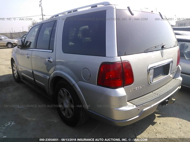 5LMFU27R34LJ07524 - 2004 LINCOLN NAVIGATOR 银色 照片 3