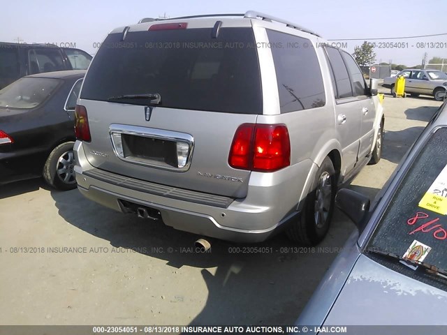 5LMFU27R34LJ07524 - 2004 LINCOLN NAVIGATOR 银色 照片 4