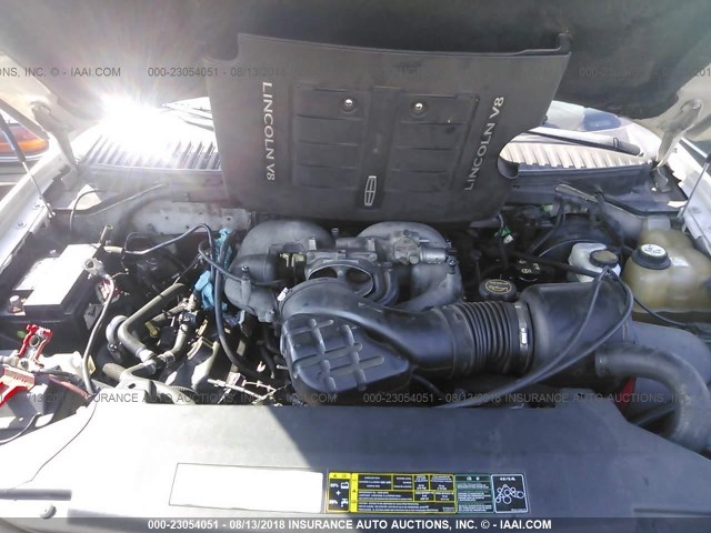 5LMFU27R34LJ07524 - 2004 LINCOLN NAVIGATOR 银色 照片 9