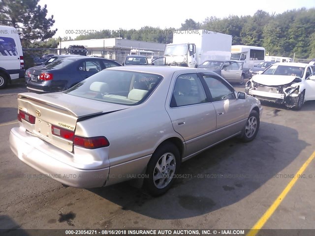 JT2BF22K2X0213407 - 1999 TOYOTA CAMRY LE/XLE BEIGE photo 4