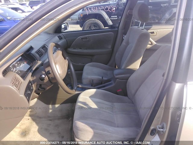 JT2BF22K2X0213407 - 1999 TOYOTA CAMRY LE/XLE BEIGE photo 5