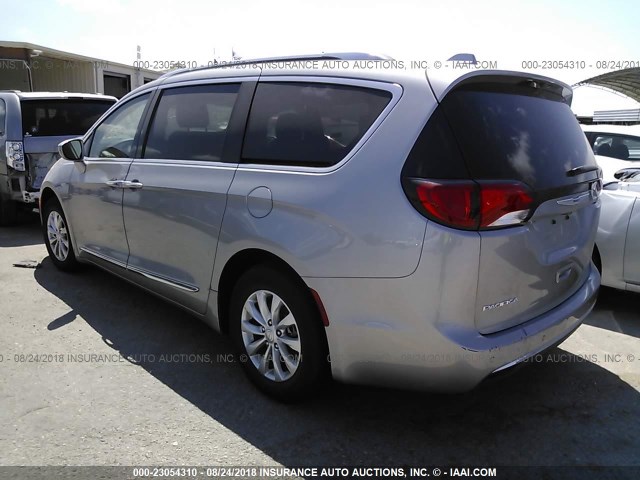 2C4RC1BG1JR269243 - 2018 CHRYSLER PACIFICA TOURING L GRAY photo 3