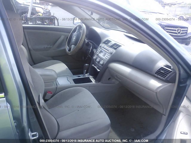4T1BF3EK5AU546740 - 2010 TOYOTA CAMRY SE/LE/XLE ტურკოუსი ფოტო 5