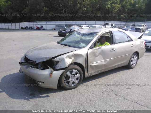JTDBE32K430220028 - 2003 TOYOTA CAMRY LE/XLE TAN photo 2