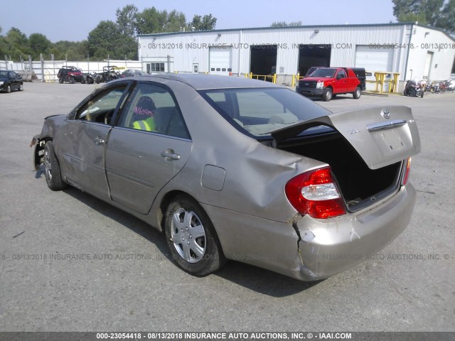 JTDBE32K430220028 - 2003 TOYOTA CAMRY LE/XLE TAN photo 3