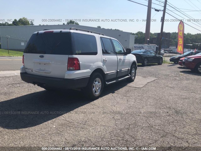 1FMPU16506LA72475 - 2006 FORD EXPEDITION XLT WHITE photo 4