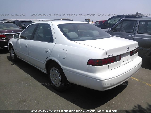 JT2BG22K1W0234888 - 1998 TOYOTA CAMRY CE/LE/XLE 白色 照片 3