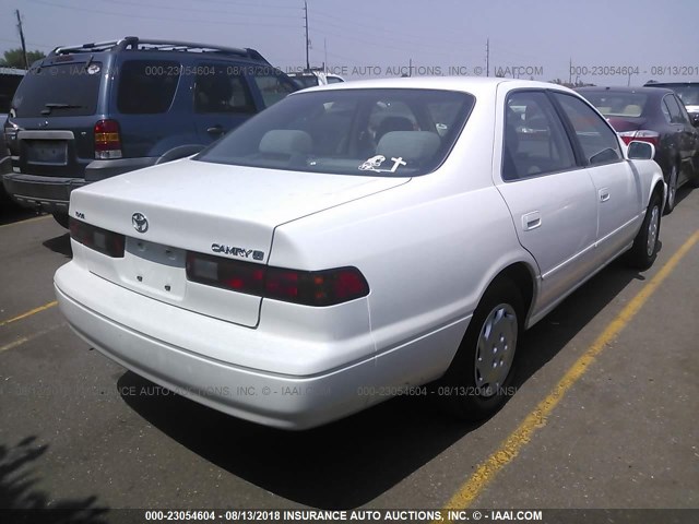 JT2BG22K1W0234888 - 1998 TOYOTA CAMRY CE/LE/XLE 白色 照片 4