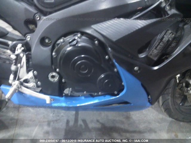 JS1GR7MA1D2102458 - 2013 SUZUKI GSX-R750 BLUE photo 8