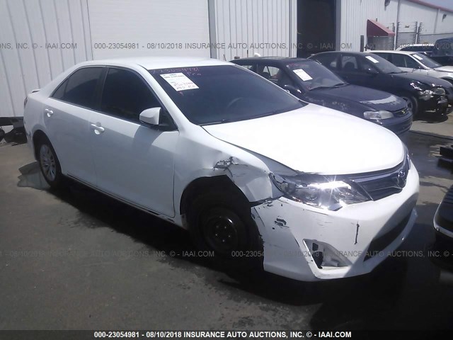 4T4BF1FK3ER433903 - 2014 TOYOTA CAMRY L/SE/LE/XLE 白色 照片 1
