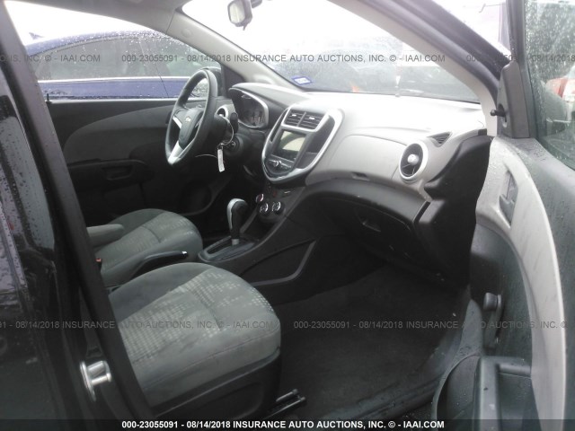 1G1JB5SH3J4120134 - 2018 CHEVROLET SONIC LS 黑色 照片 5