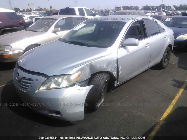 4T1BK46K47U047114 - 2007 TOYOTA CAMRY NEW GENERAT LE/XLE/SE SILVER photo 2