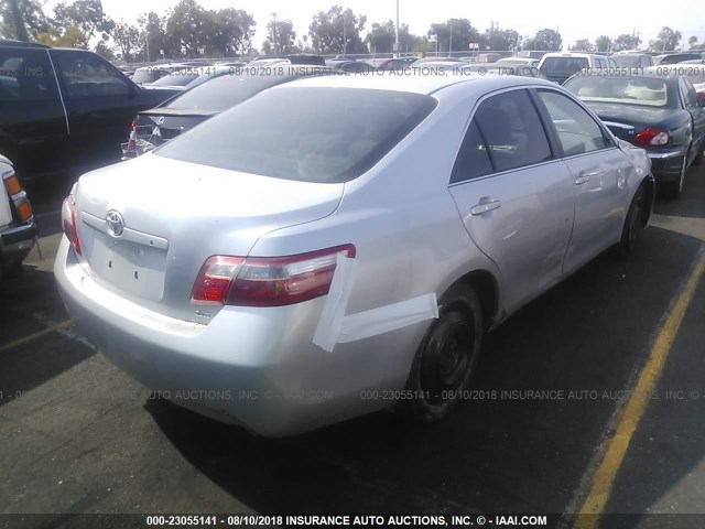 4T1BK46K47U047114 - 2007 TOYOTA CAMRY NEW GENERAT LE/XLE/SE SILVER photo 4