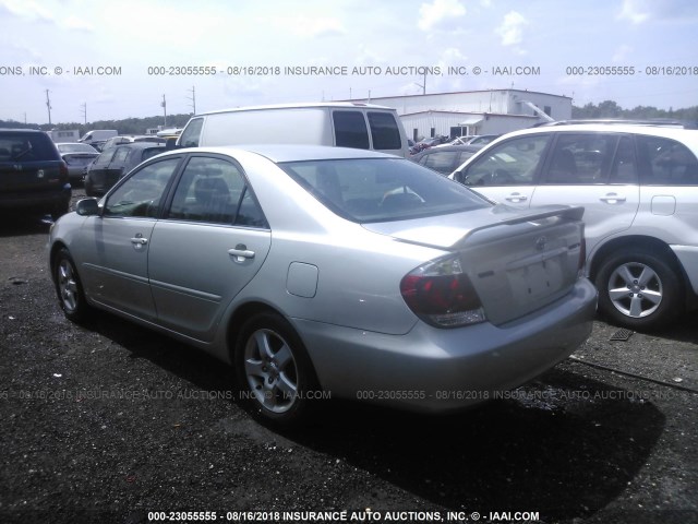 JTDBE32K653037585 - 2005 TOYOTA CAMRY LE/XLE/SE 银色 照片 3