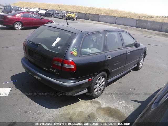 YV1VW2556YF581804 - 2000 VOLVO V40 TURQUOISE photo 4