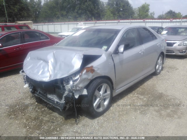 4T1BF1FKXDU236011 - 2013 TOYOTA CAMRY L/SE/LE/XLE Gümüş foto 2
