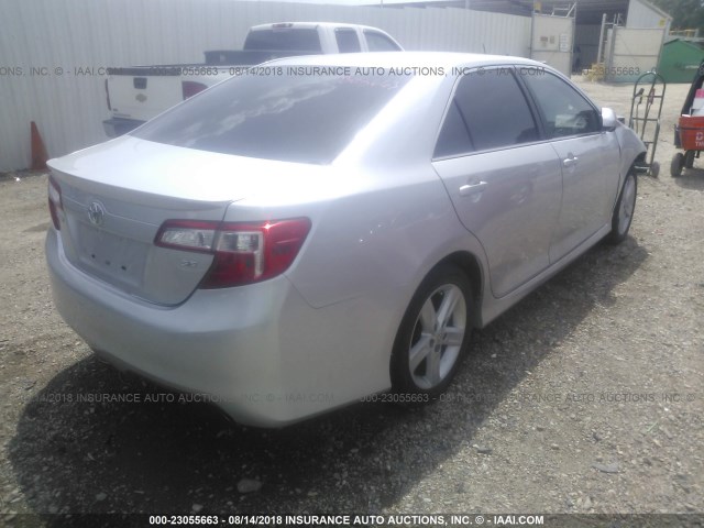 4T1BF1FKXDU236011 - 2013 TOYOTA CAMRY L/SE/LE/XLE Gümüş foto 4