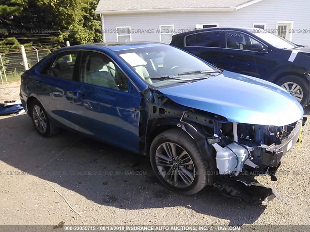4T1BF1FK0HU689530 - 2017 TOYOTA CAMRY LE/XLE/SE/XSE BLUE photo 1