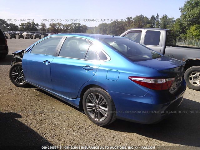 4T1BF1FK0HU689530 - 2017 TOYOTA CAMRY LE/XLE/SE/XSE BLUE photo 3