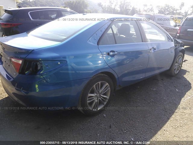 4T1BF1FK0HU689530 - 2017 TOYOTA CAMRY LE/XLE/SE/XSE BLUE photo 4