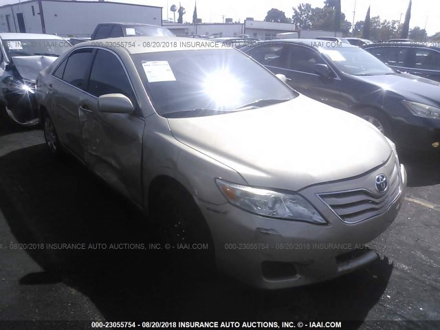 4T1BF3EK0BU615464 - 2011 TOYOTA CAMRY SE/LE/XLE 金色 照片 1