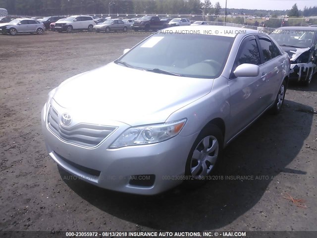 4T4BF3EKXBR139763 - 2011 TOYOTA CAMRY SE/LE/XLE ვერცხლისფერი ფოტო 2
