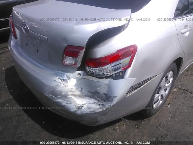 4T4BF3EKXBR139763 - 2011 TOYOTA CAMRY SE/LE/XLE ვერცხლისფერი ფოტო 6