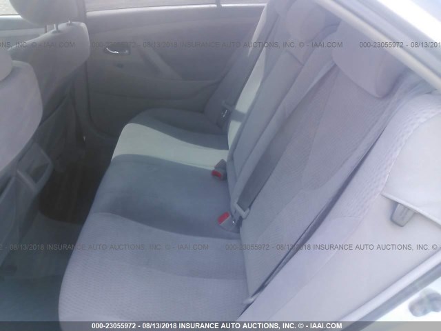 4T4BF3EKXBR139763 - 2011 TOYOTA CAMRY SE/LE/XLE ვერცხლისფერი ფოტო 8