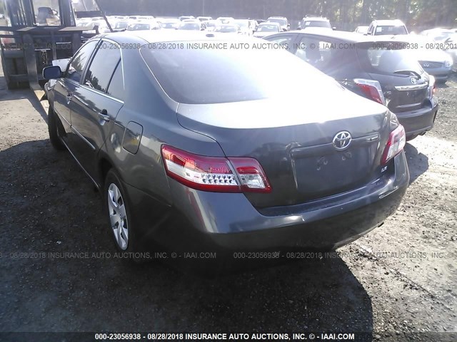 4T1BF3EK1BU659425 - 2011 TOYOTA CAMRY SE/LE/XLE ნაცრისფერი ფოტო 3