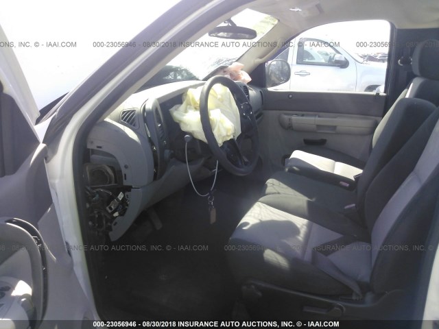 1GCEC14X07Z629418 - 2007 CHEVROLET SILVERADO C1500 CLASSIC WHITE photo 5