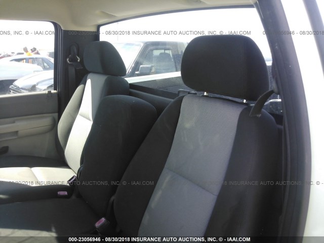 1GCEC14X07Z629418 - 2007 CHEVROLET SILVERADO C1500 CLASSIC WHITE photo 8